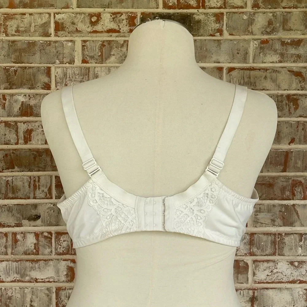 Auden White Battenberg Lace Plus Size Balconette Bra - Picture 2 of 12